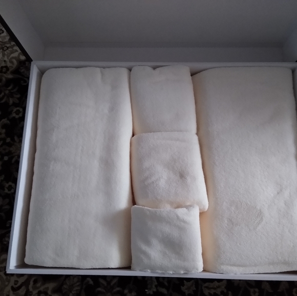 textile Boutique Bath Sold Textile Boutique Towel Set Poshmark